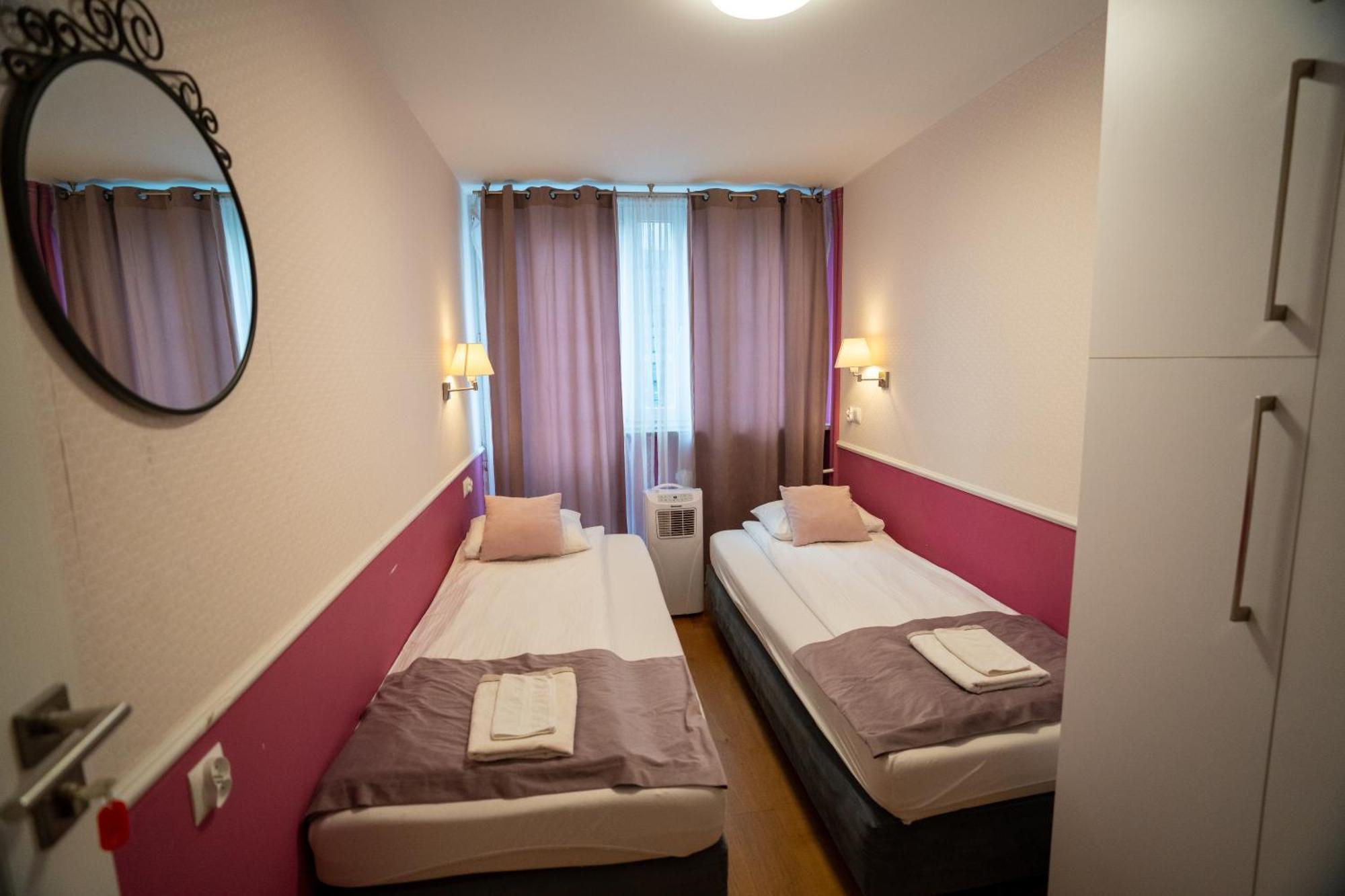 Apartament Hotel Grzybowska 9 Warszawa Exteriör bild