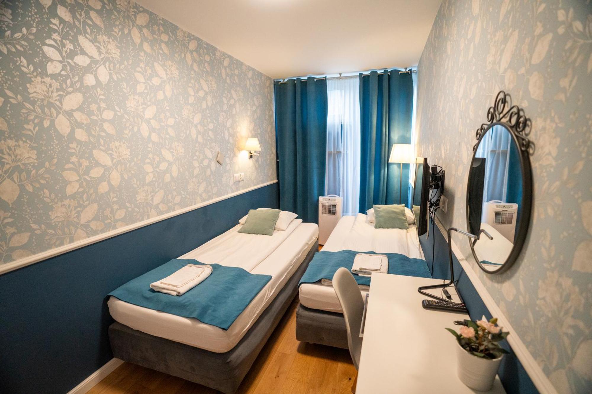 Apartament Hotel Grzybowska 9 Warszawa Exteriör bild